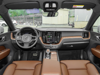 Volvo XC60 T8 AWD Zhiyuan Luxury