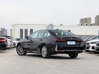 BMW 5 Series 2026 Restyled 525Li Luxury
