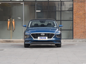 Hyundai Mistra Premium LUX 1.8L CVT