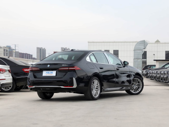 BMW 5 Series 2026 Restyled 525Li Luxury