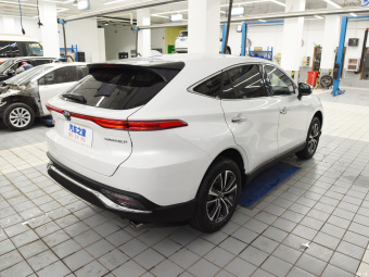 Toyota Harrier Deluxe 2.0L CVT
