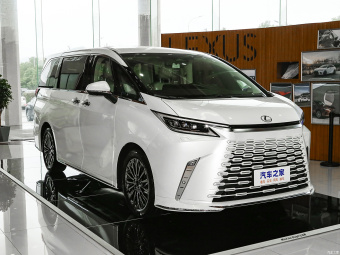 Lexus LM 500h Premium