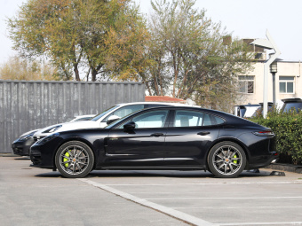 Porsche Panamera 4 E-Hybrid