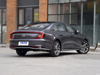 Hyundai Mistra Flagship TOP 270TGDi DCT