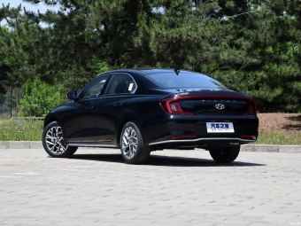 Hyundai Mistra Leading GLS 1.8L CVT