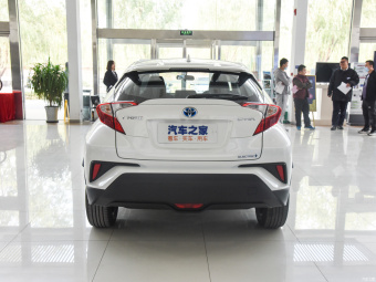 Toyota C-HR EV Leading