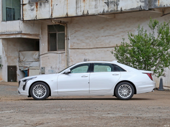 Cadillac CT6 Luxury 28T
