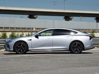 Neta S Large 715km RWD