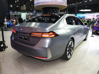 BMW i5 xDrive 50L Luxury