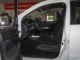 Nissan Navara Exclusive 2.5L MT 4WD QR25