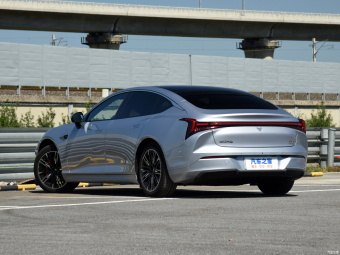 Neta S Large 715km RWD