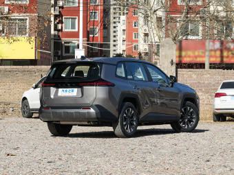Toyota RAV4 2026 2.0L Two-Wheel Drive Luxury Edition