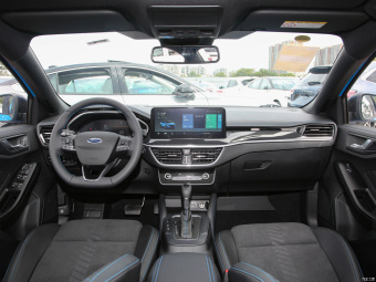 Ford Focus Sedan S Edition EcoBoost 180