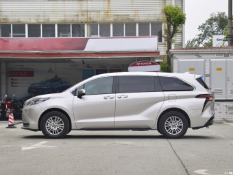 Toyota Sienna Hybrid Premium 2.5L