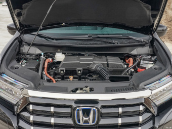 Honda Elysion Deluxe First Edition