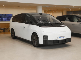 Li Auto MEGA 2025 Ultra Smart New Edition