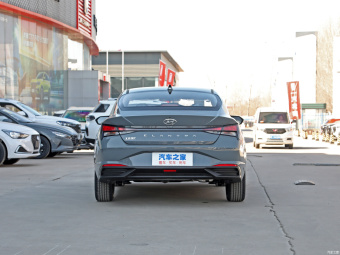 Hyundai Elantra Leading GLS 1.5L CVT