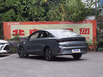 Beijing U5 Plus Deluxe 1.5L CVT