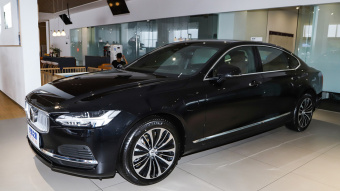 Volvo S90 T8 AWD Zhiyi Luxury
