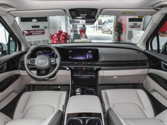 Kia Carnival Deluxe Exclusive 2.0T